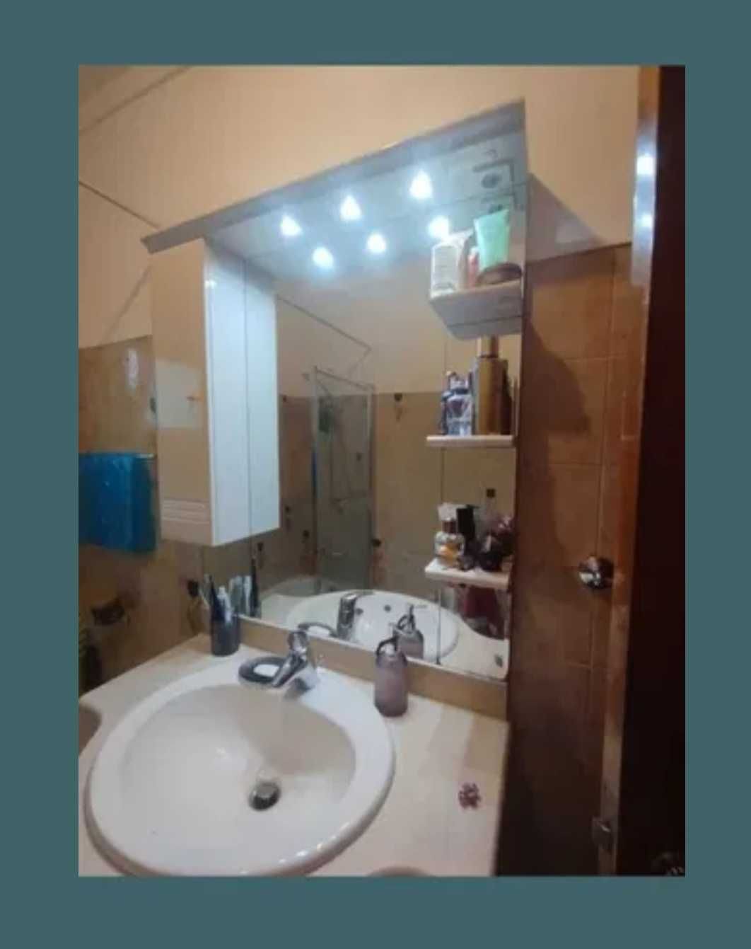 Espelho com prateleiras+Pedra de mármore +Lavatório Roca com torneira