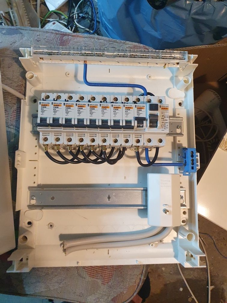 Skrzynki rozdzielnie elektryczne itd