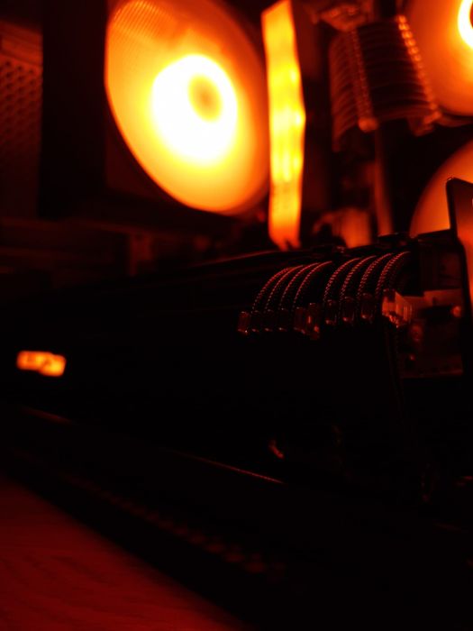 Komputer Gamingowy R5/RX/16gb ramu/Ssd 512gb