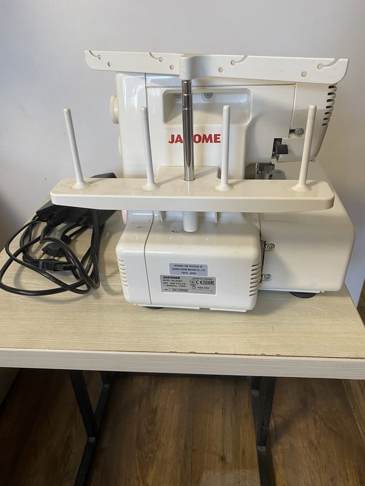 Оверлок Janome 204 D