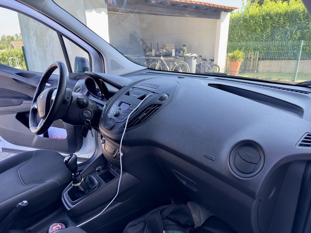 Ford Transit COURIER
