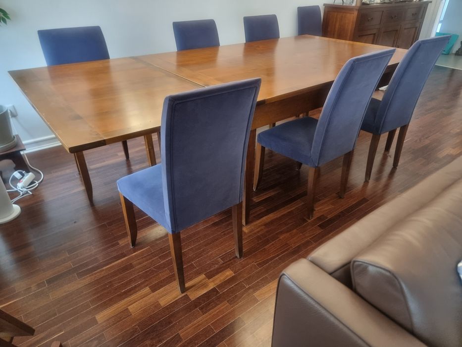 Mesa de Jantar em cerejeira, 180cm a 330cm por 120cm com 6 cadeiras.