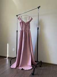 Женское элегантное розовое платье макси с разрезом на ноге