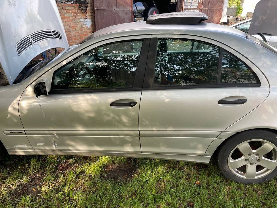 Дверка мерседес w203 c180 c200 c320 744