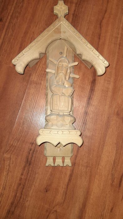 Rzeźby drewniane i ceramiczne