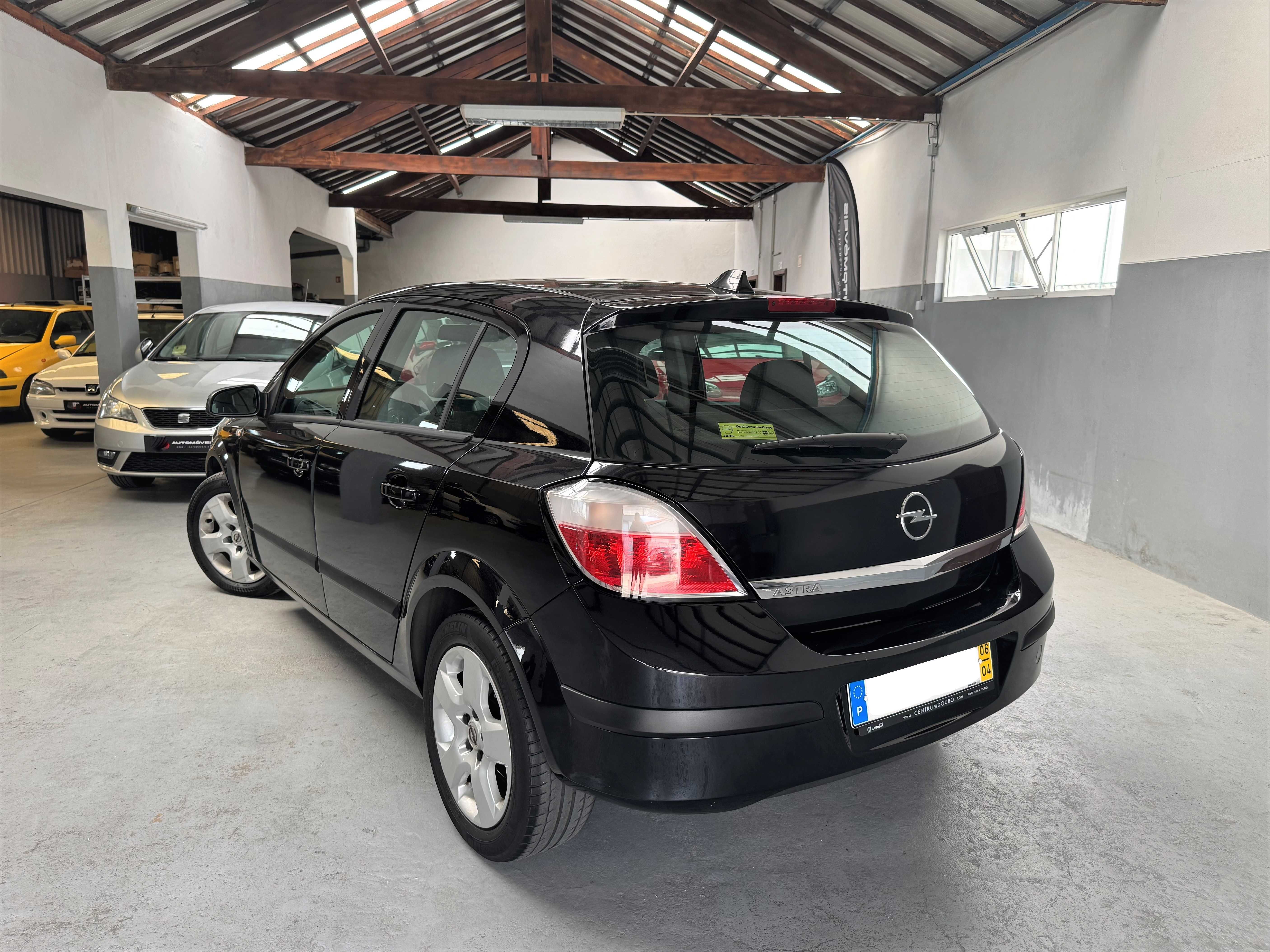 Opel Astra H 1.4 A/C Carro