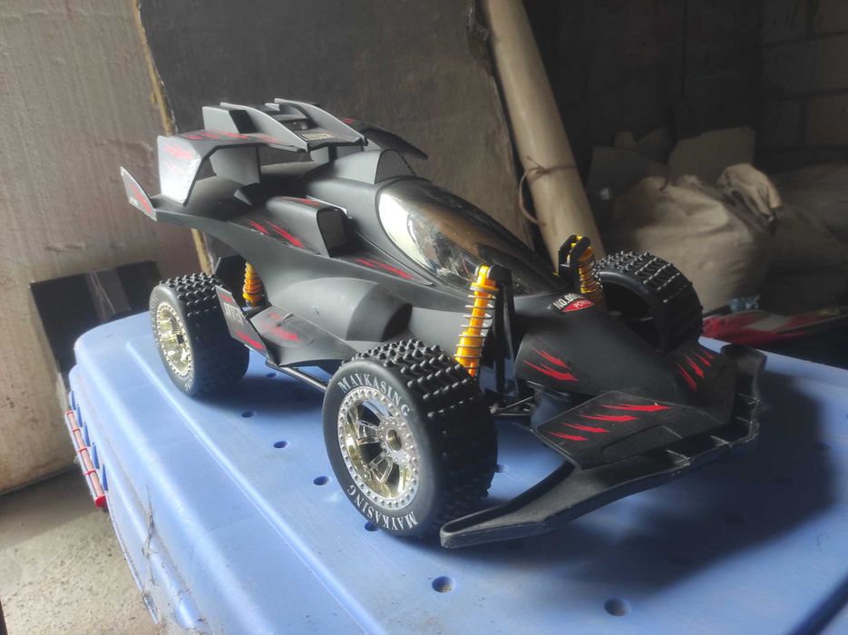 машинка на радіоуправлінні