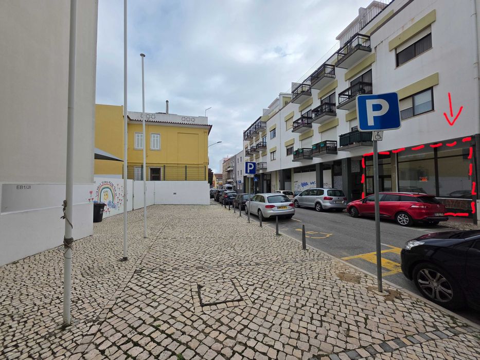 Arrenda-se espaço comercial/ escritórios - Barreiro