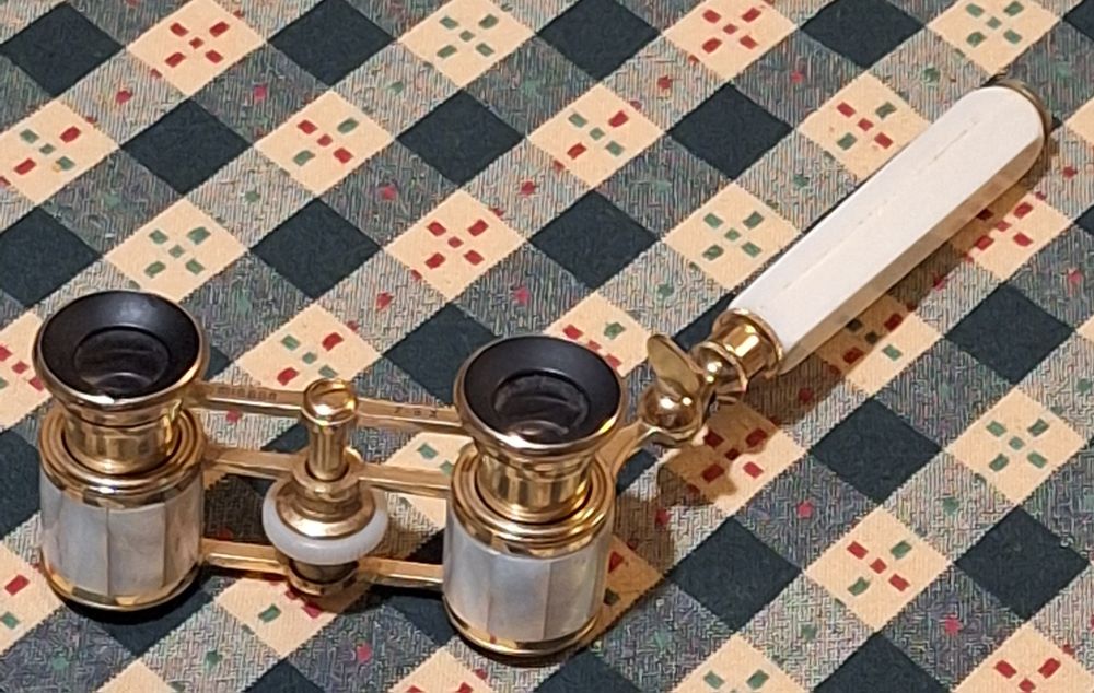 Binóculos antigos de teatro/opera