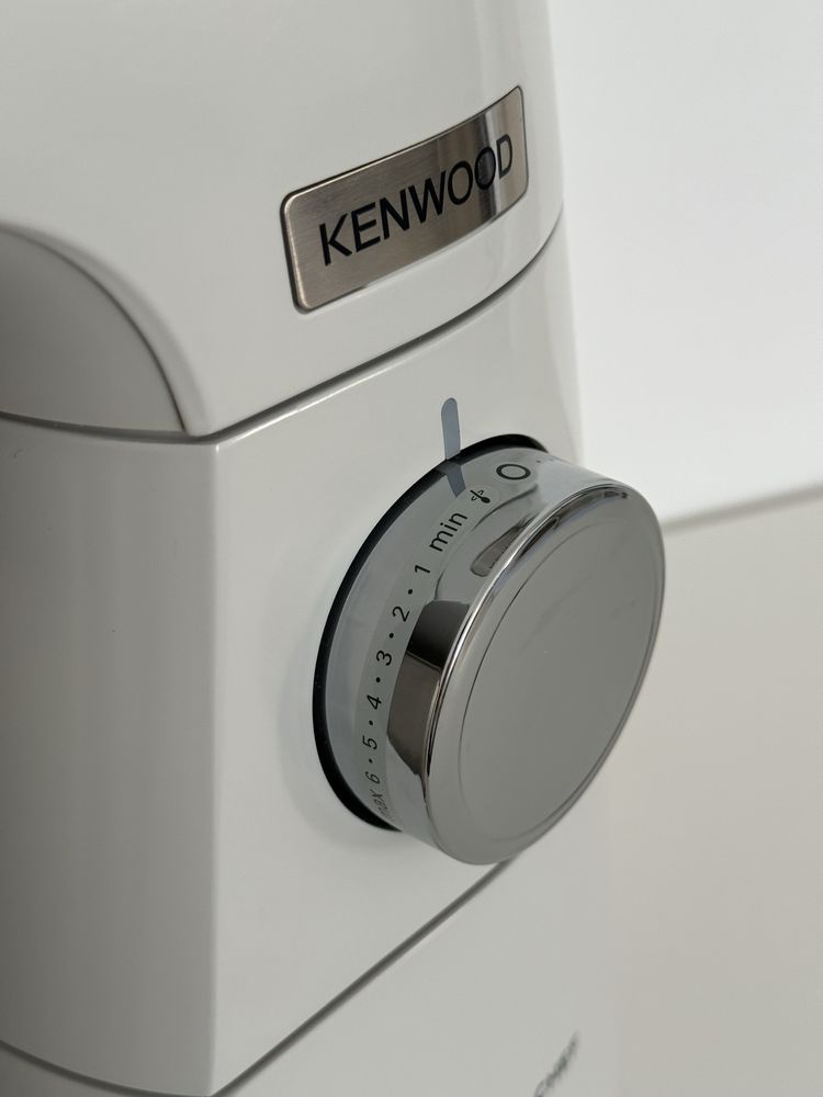 Кухонна машина Kenwood Titanium Chef Baker