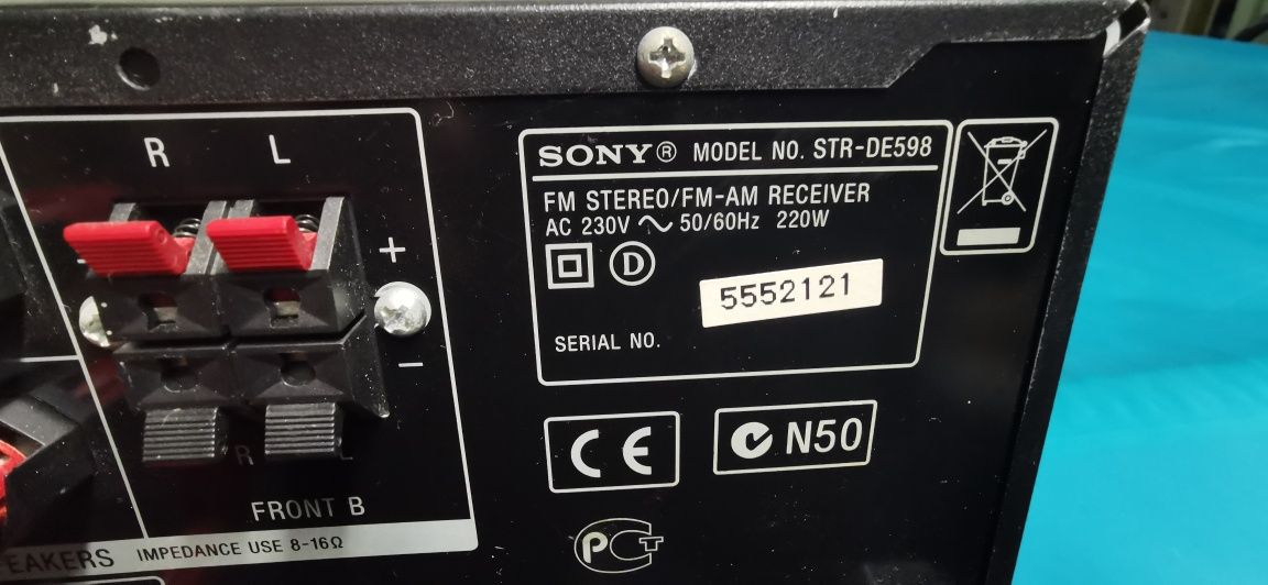Amplituner Sony wraz z głośnikami 5.1