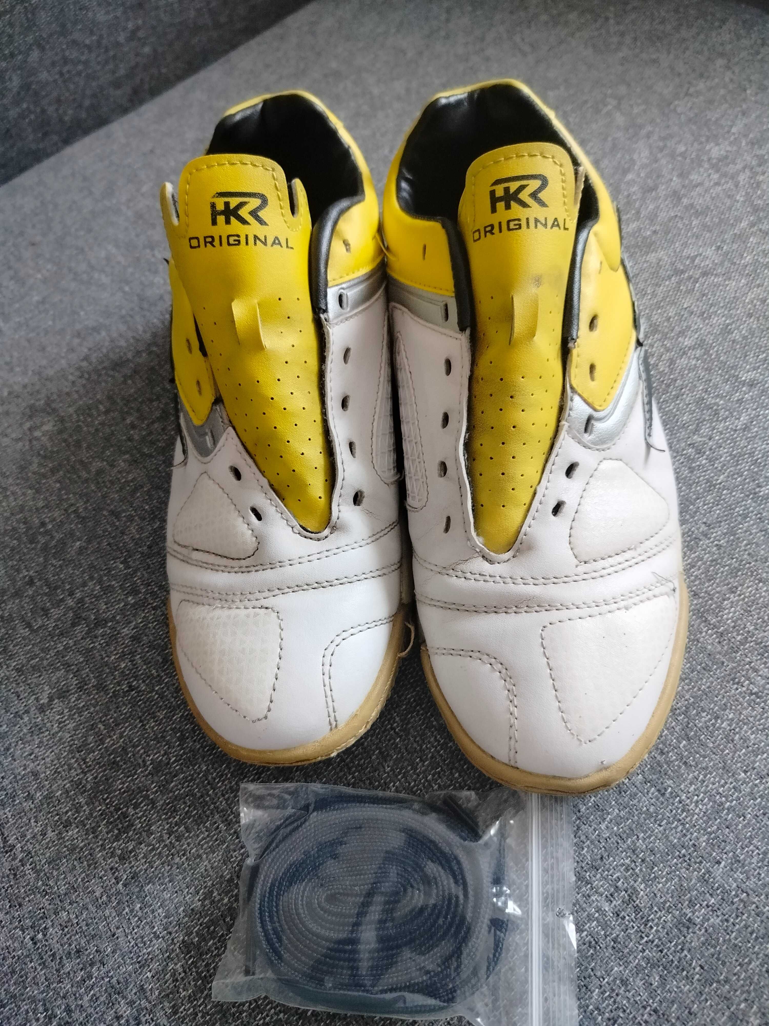 Buty sportowe do piłki nożnej Nike 38 biało żółte