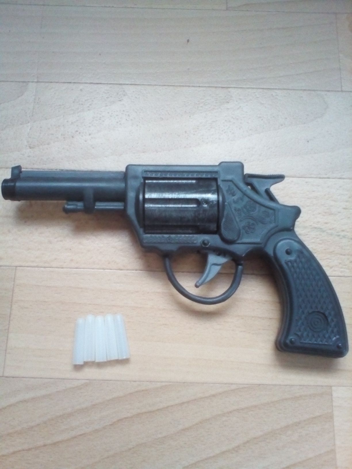Іграшковий револьвер