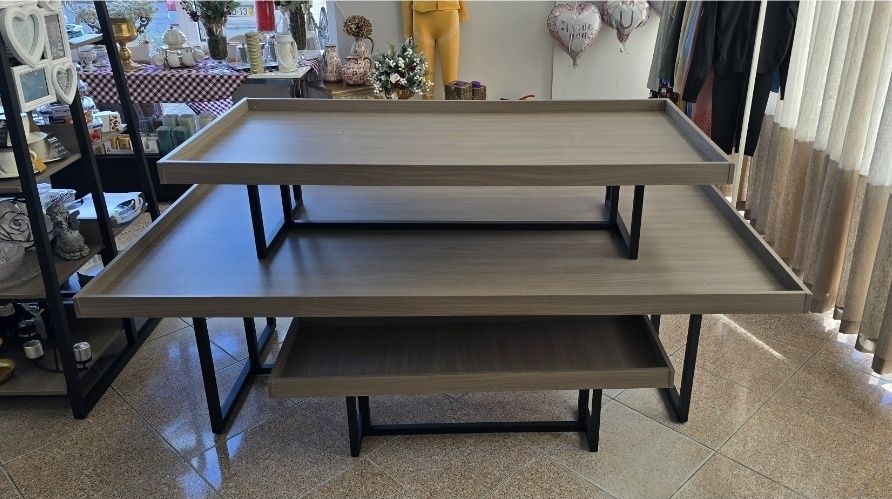 Mesa expositor de loja