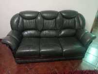 Conjunto sofás de cabedal