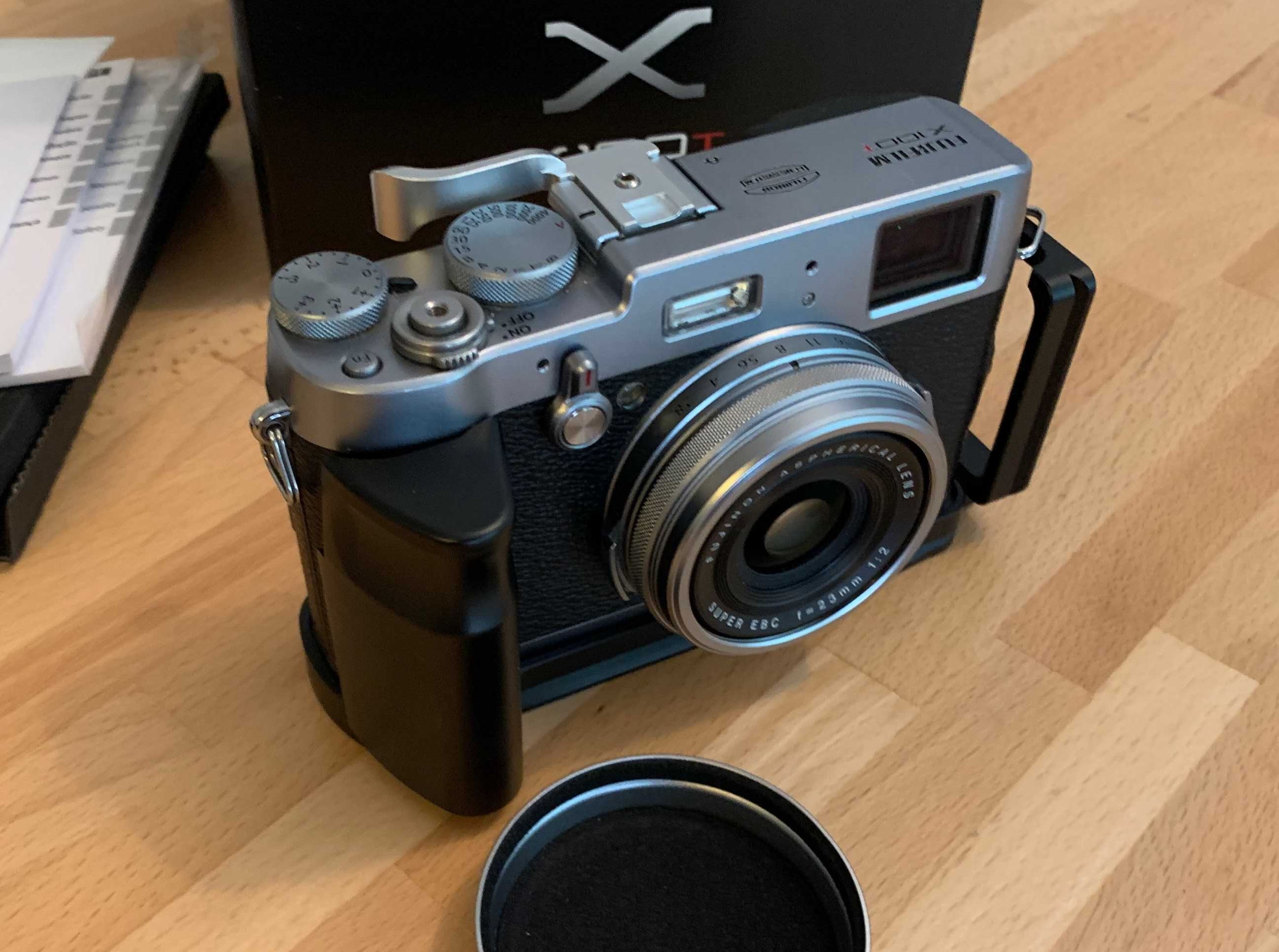 Fuji Fujifilm X-100T Prateada + acessórios extras, como novo (pack)