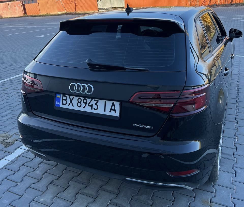 Audi A3 E-tron 2016 рік