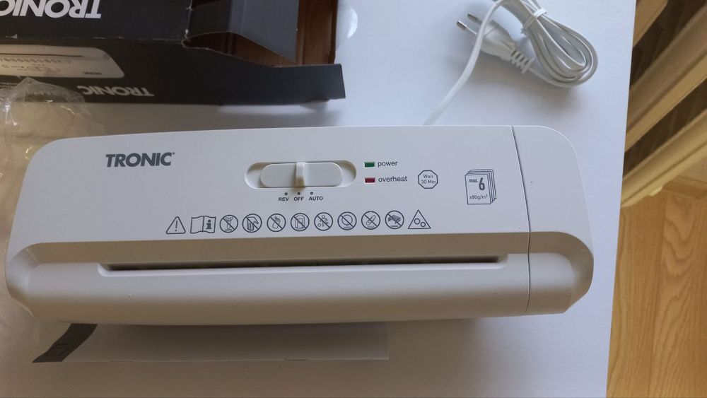 Шредер, подрібнювач паперу Tronic Aufsatz-Aktenvernichter.