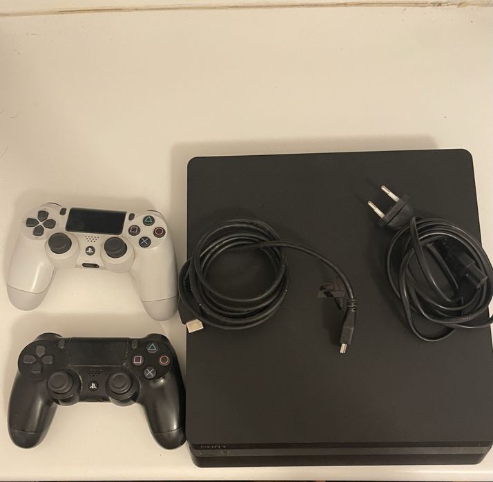 Vendo PS4 Slim com 2 Comandos