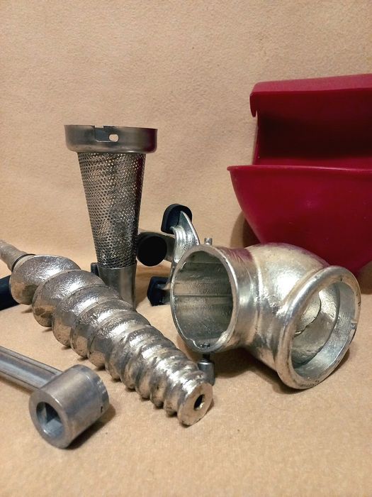 Соковыжималка чугунная. Соковыжималка ручная. Соковыжималка  советская