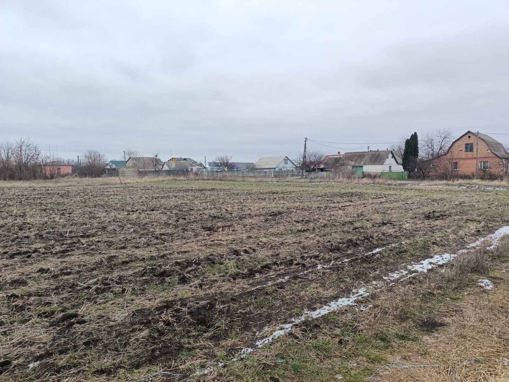Продам  під будівництво земельну ділянку в с. Фурси