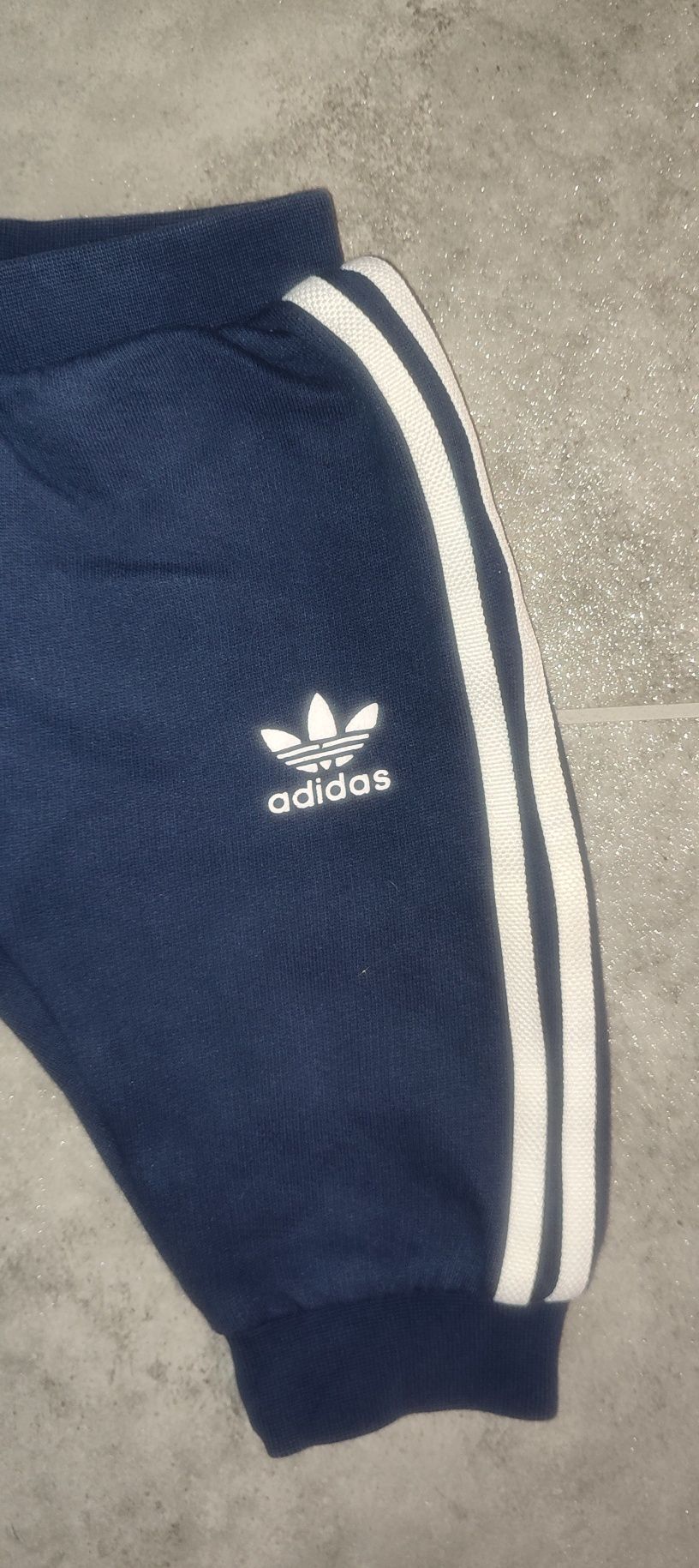 Spodnie Adidas r. 3-6 m-c dresy granatowe