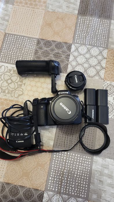 Maquina fotografica Canon 80 d com objetivas e baterias