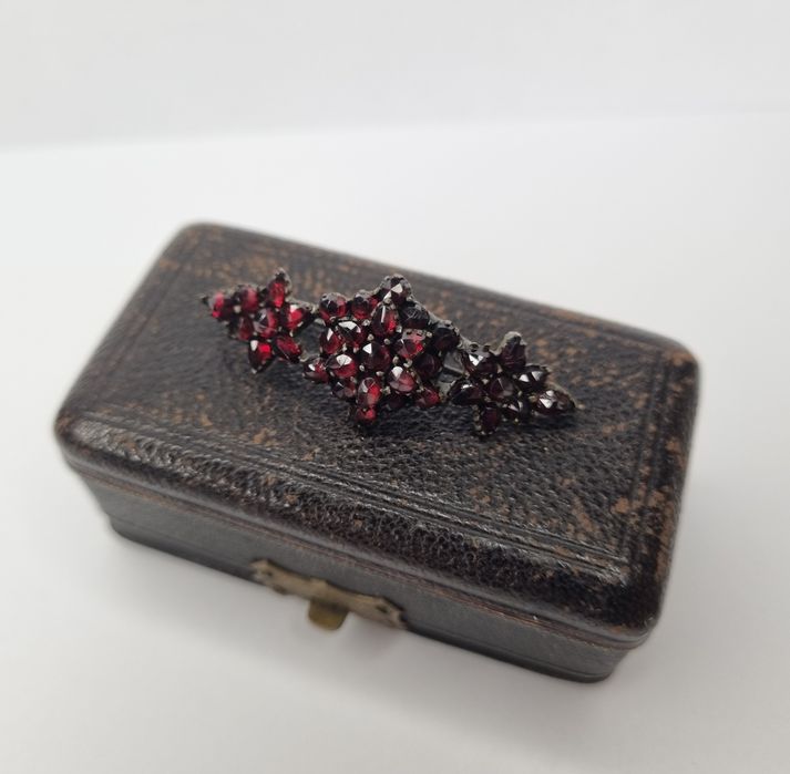 Antyk broszka z granatami naturalnymi