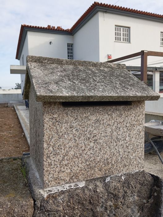 Caixa de correio em granito