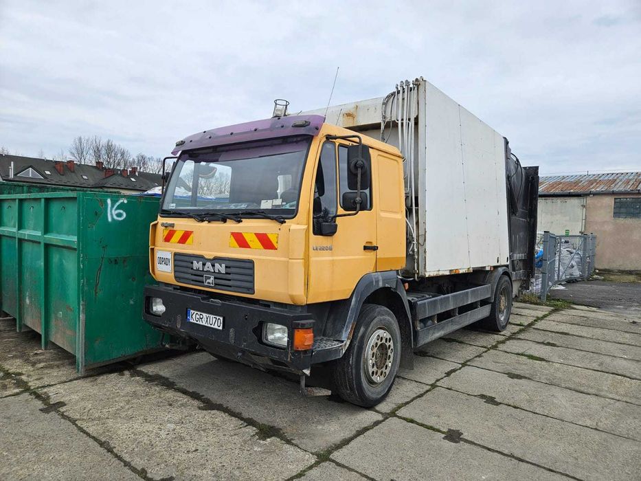 MAN LE220 B Śmieciarka rok. prod. 2002