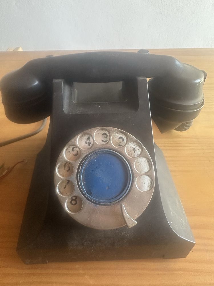 Telefone antigo para decoração