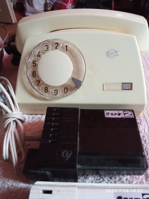 Stary telefon z PRL sprawny