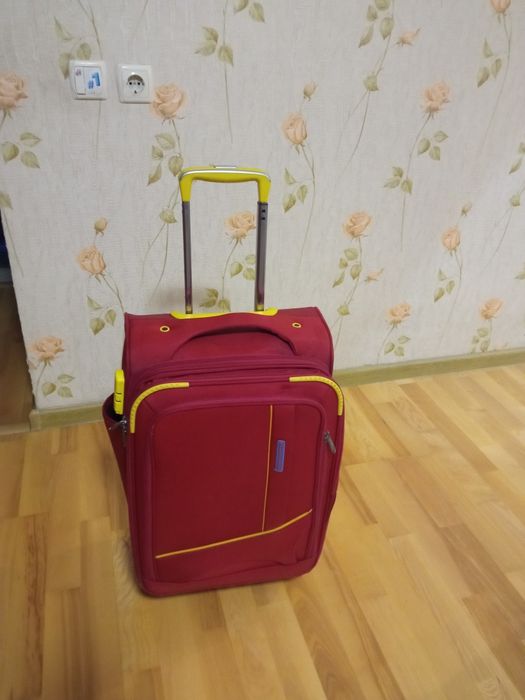 Продам отличный чемодан на колесах Leader Polo. Оригинал