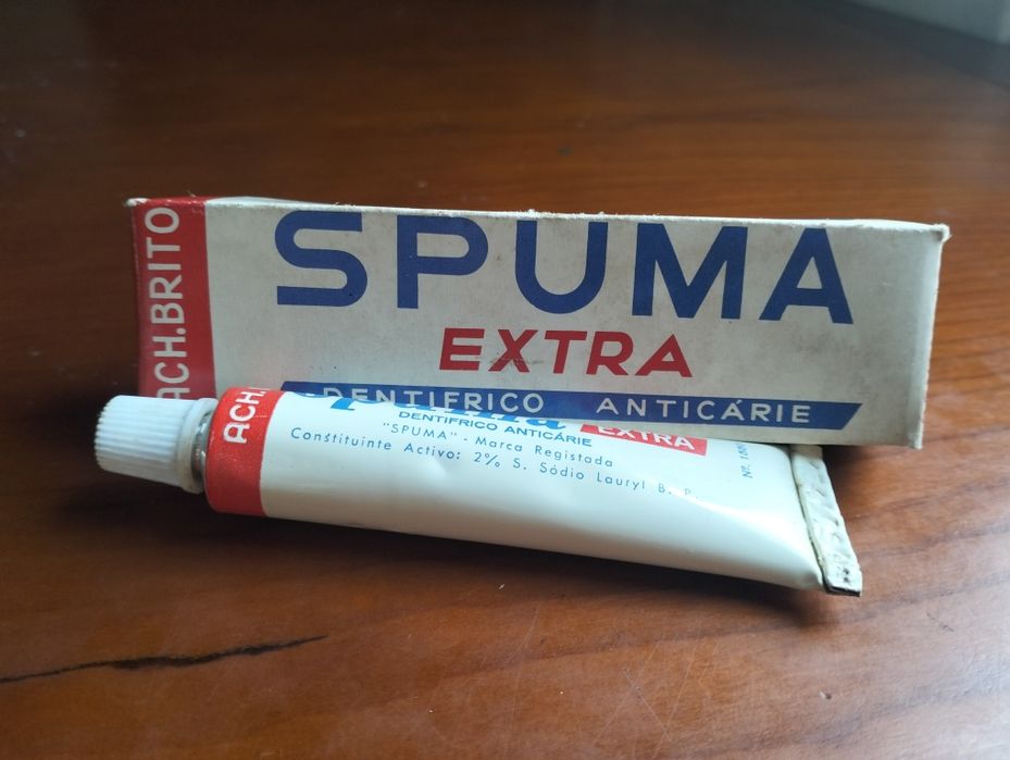 Antiga pasta dentífrica Ach Brito