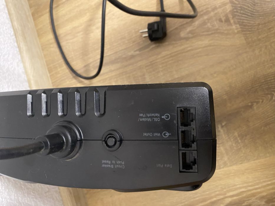 Джерело безперебійного живлення APC