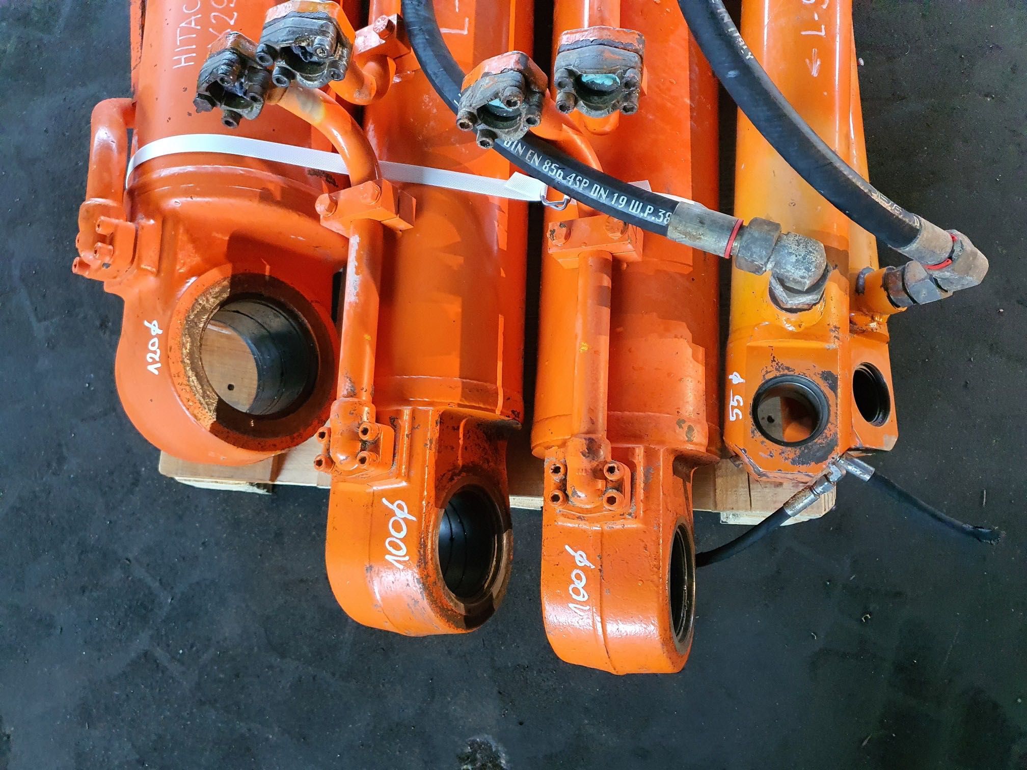 HITACHI LX 290 ładowarka kołowa komplet siłowników hydraulicznych