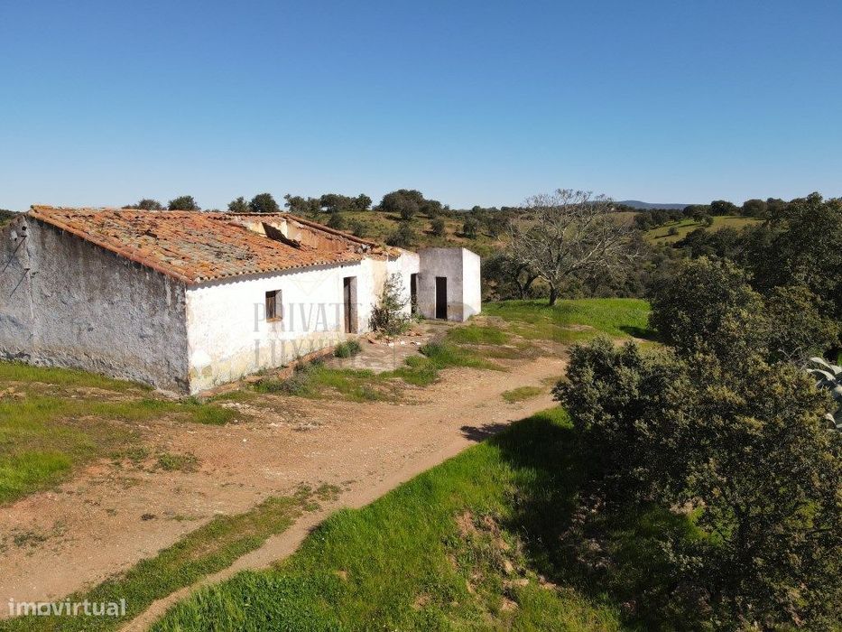 Quinta com vista fantástica , com moradia para reconstruir no Alent...