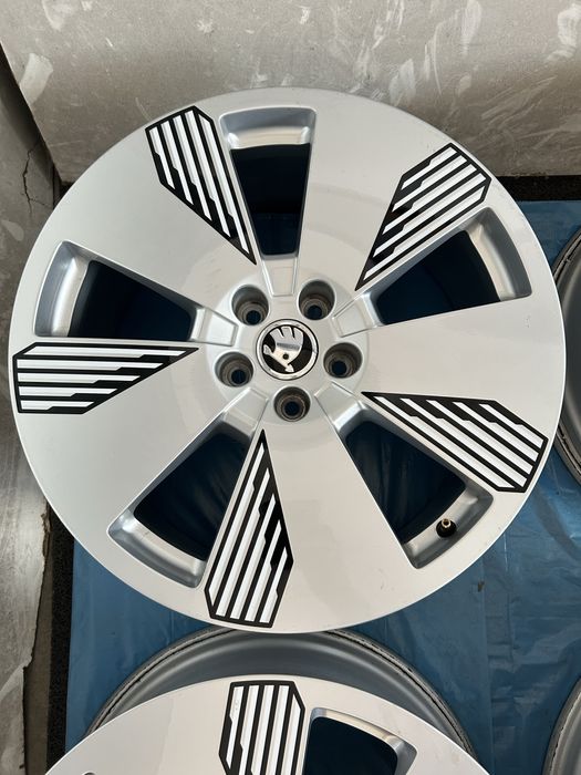 400 Felgi Aluminiowe SKODA R 19 5x112 Bardzo Ładne