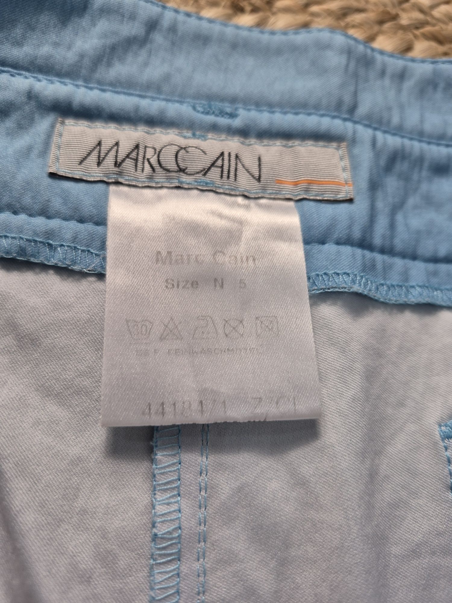 Niebieskie spodnie 7/8 Marc Cain Sport, rozmiar L/XL, lekkie i wygodne