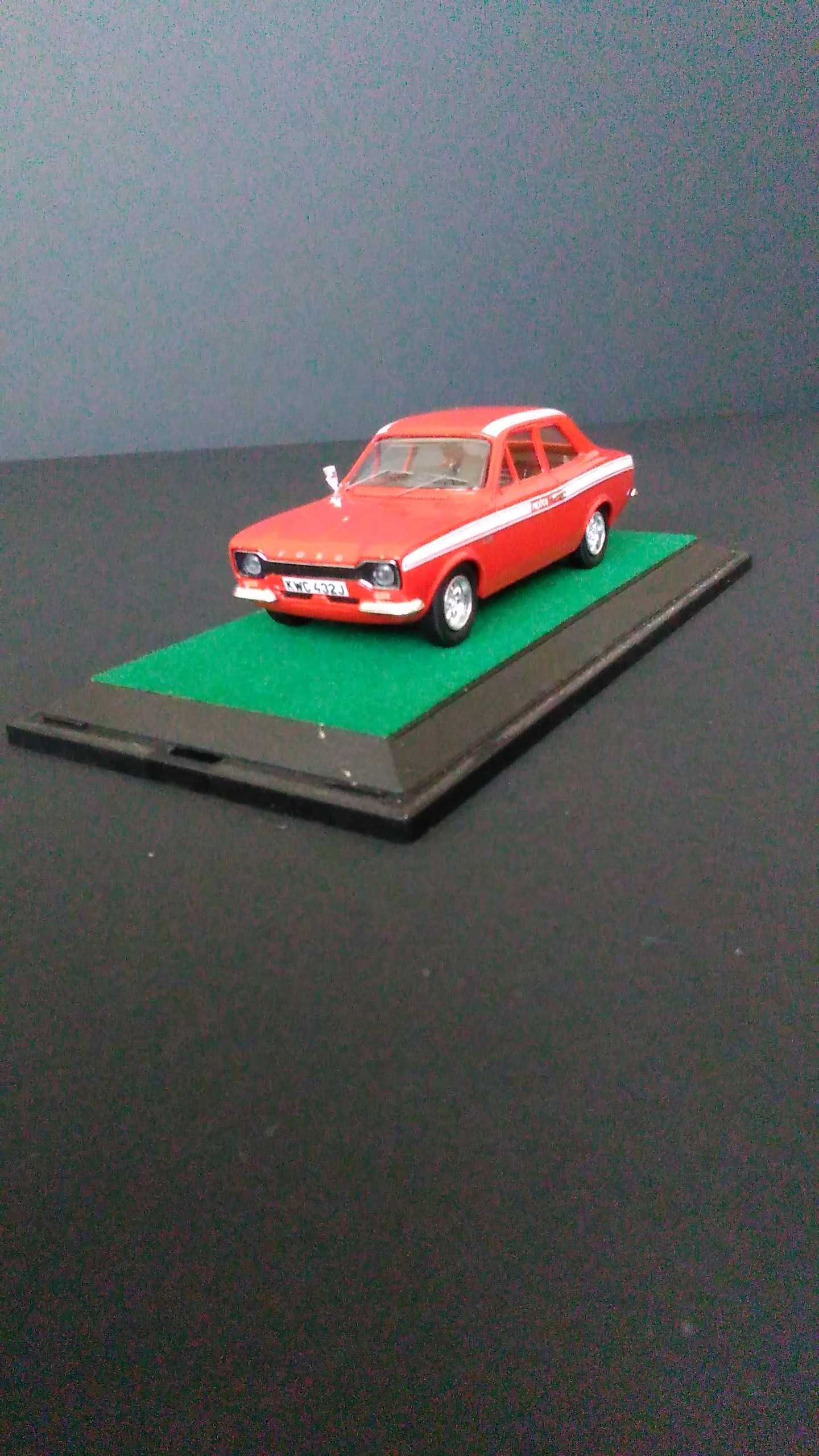 Miniaturas Ford Escort em escala 1/43