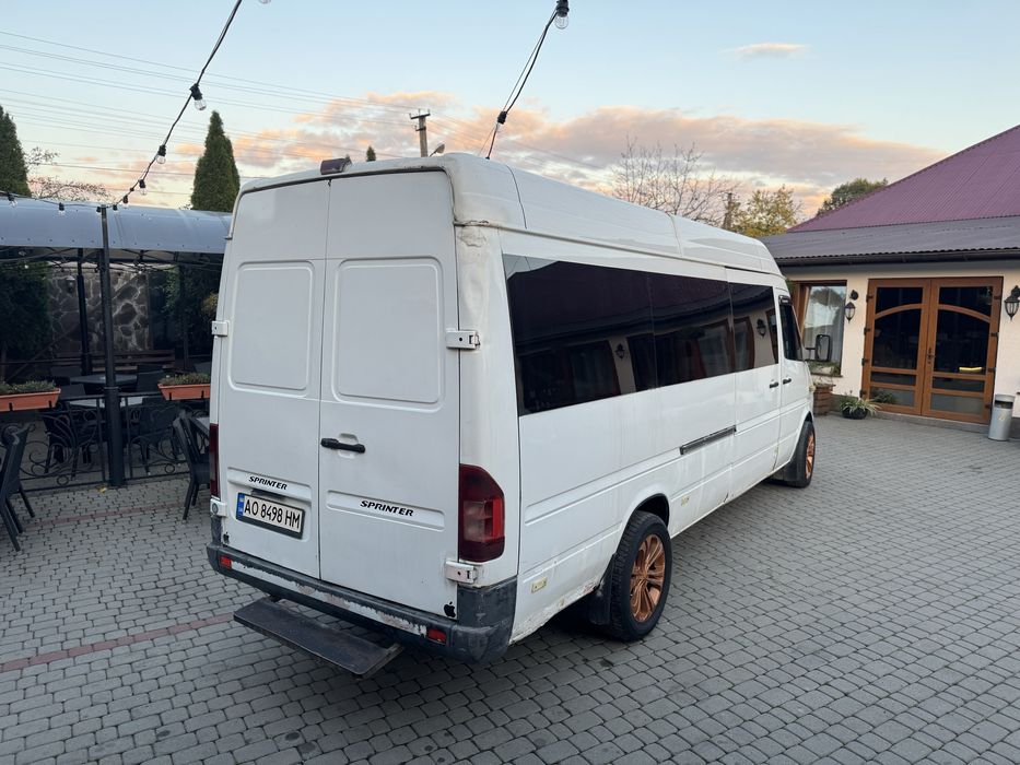 Mercedes Benz Sprinter 8+1