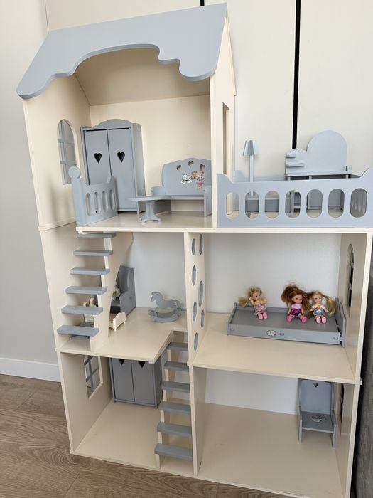 Ляльковий будинок, деревяний будиночок