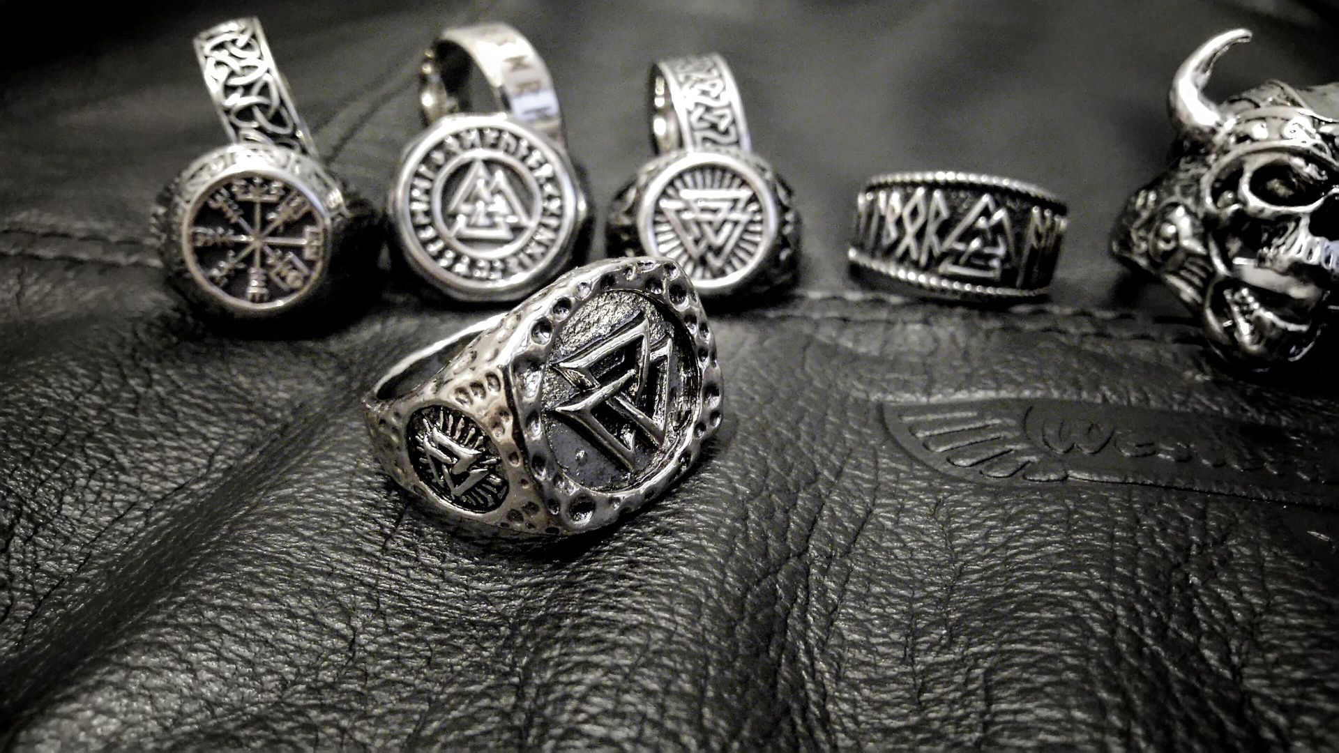 Vegvisir kompas Wikingów sygnet nordycki pierścień Valknut węzeł runy