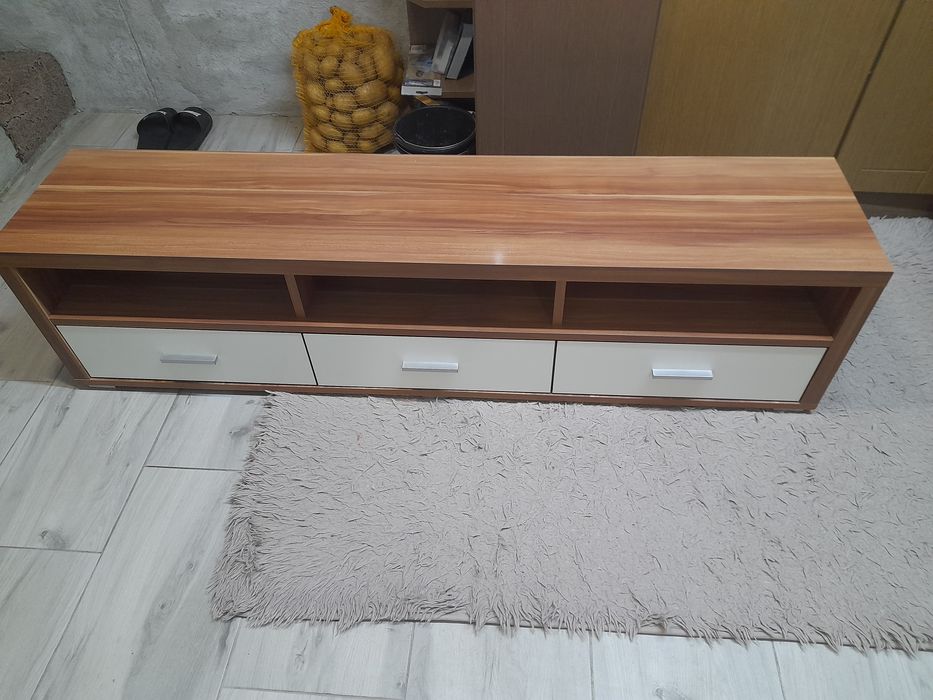 Szawka pod telewizor