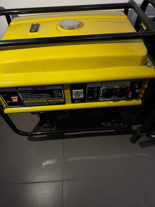 Бензиновий генератор