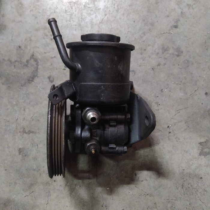 Насос гідропідсилювача ГУР Mazda 323 1.3 (1989-1994 р.в.).