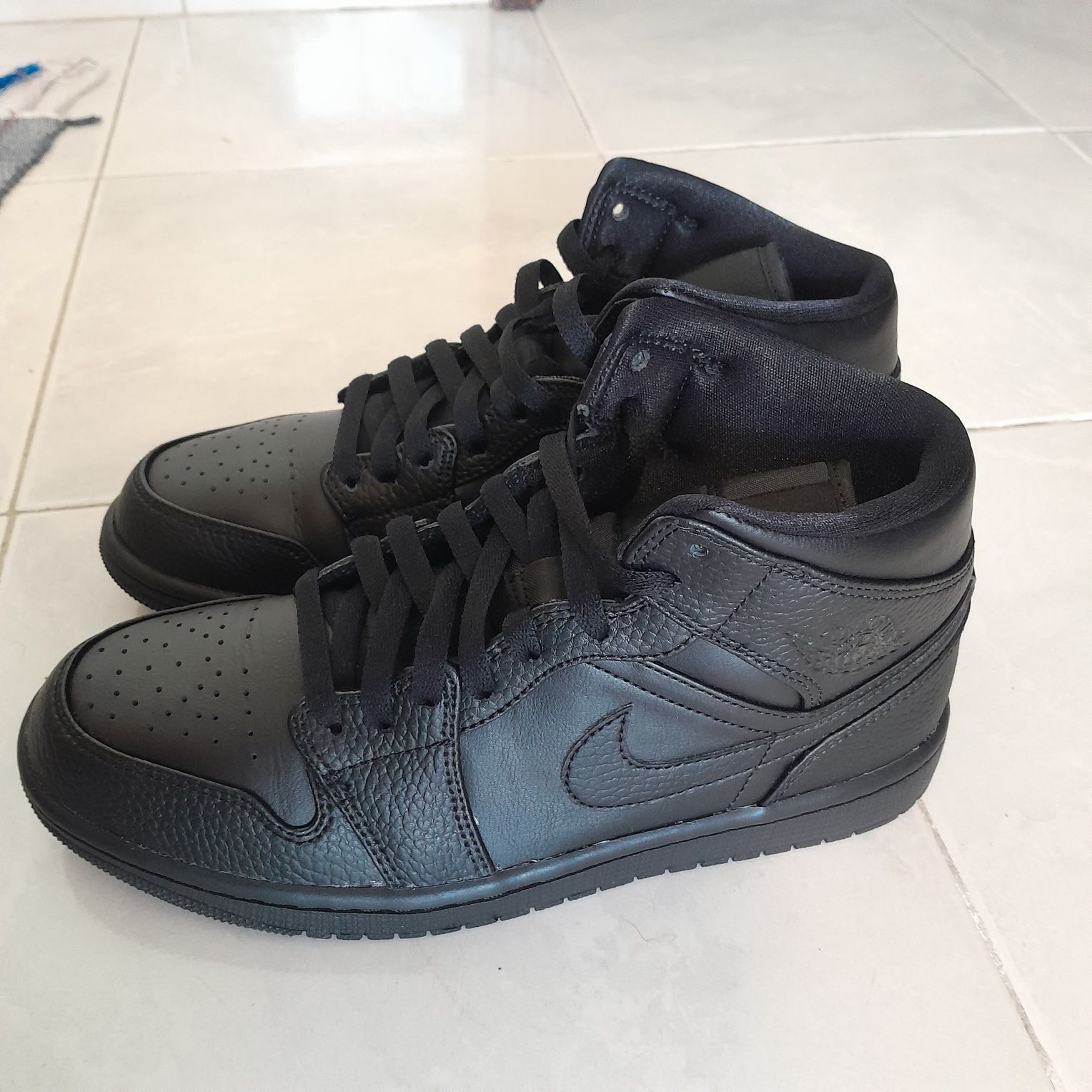 Air Jordan 1 Mid triple black