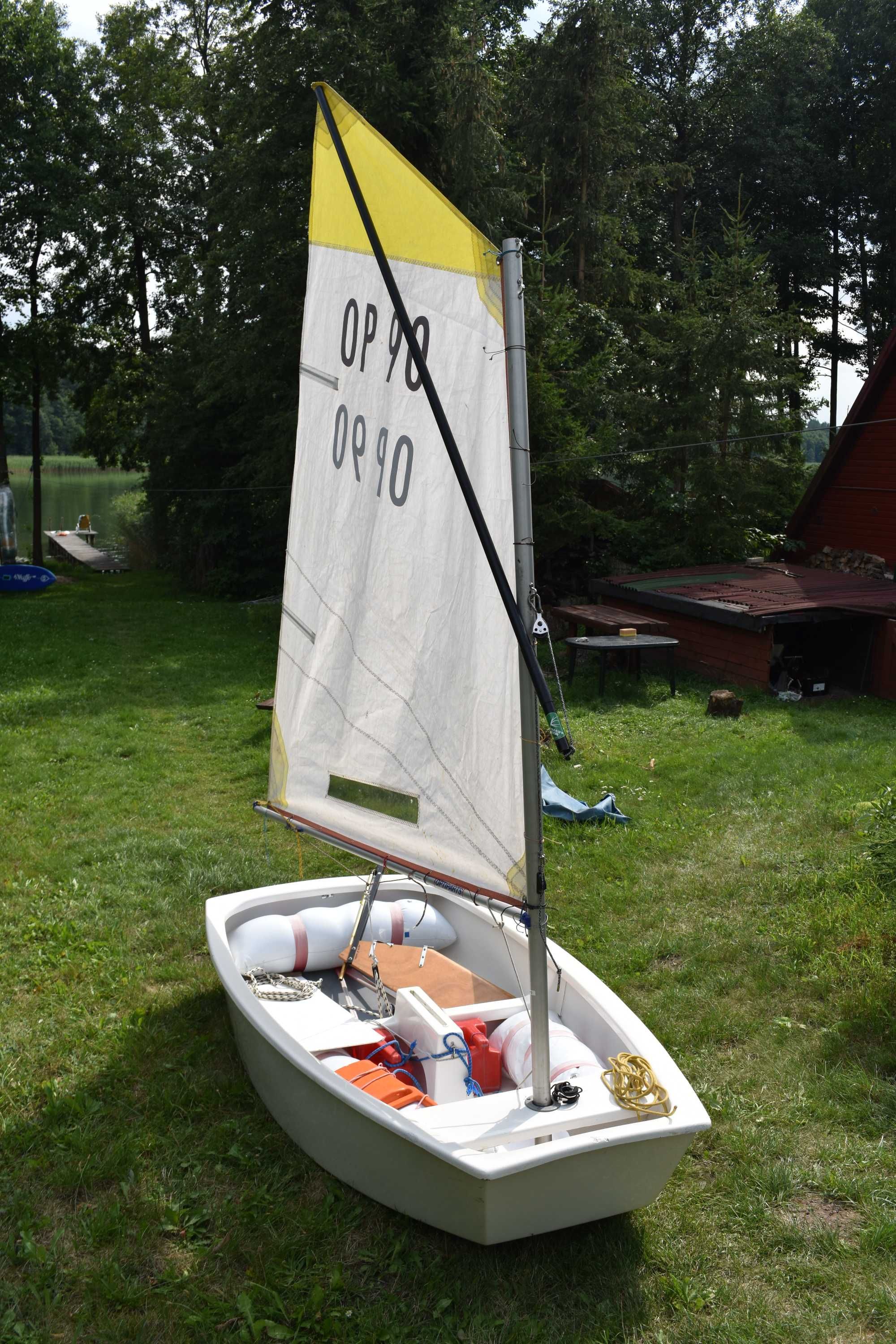 Optymist (Optimist) kompletny: gotowy do pływania (z żaglem/pokrowcem)