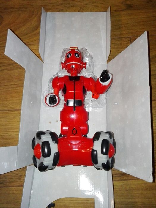 Robot Tri-Bot na baterie