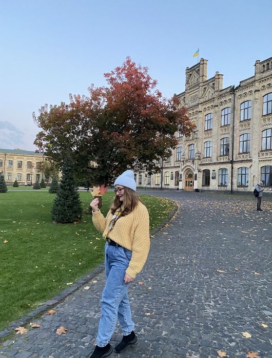 Свитер Н&М, горчичного цвета, размер L, крупная вязка. Светр